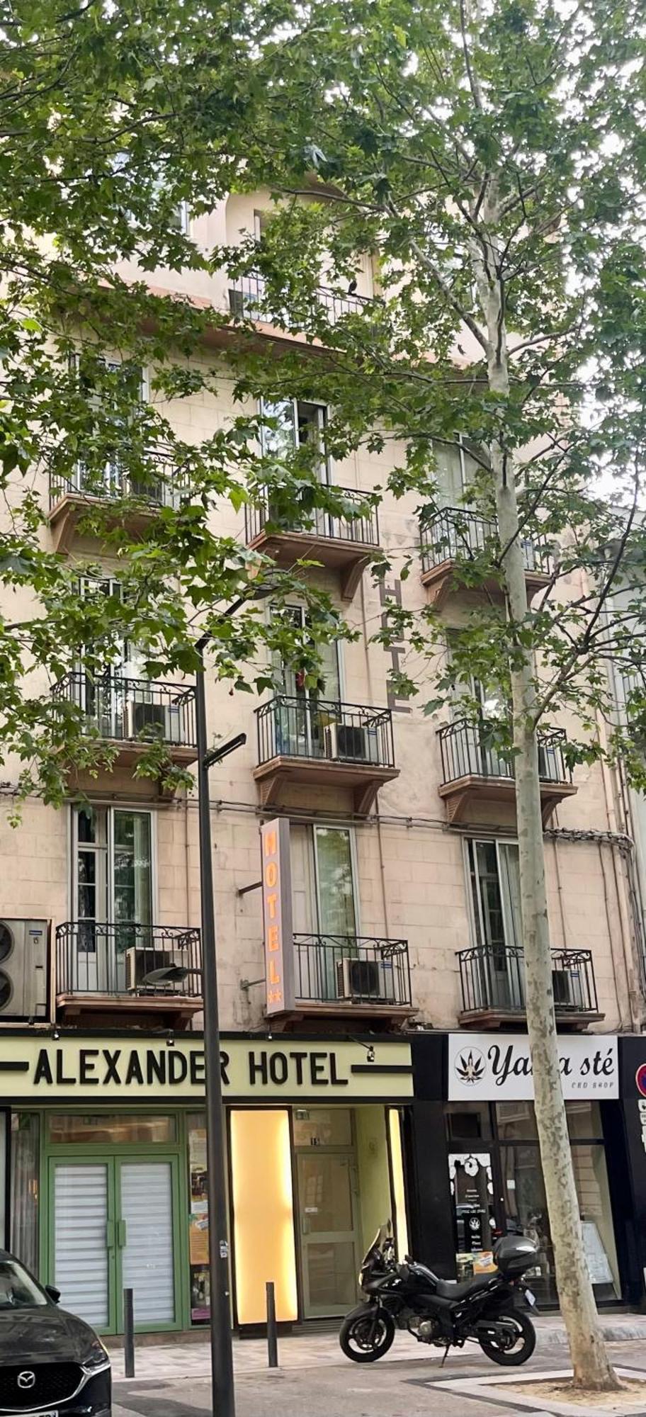 Alexander Hotel 2*