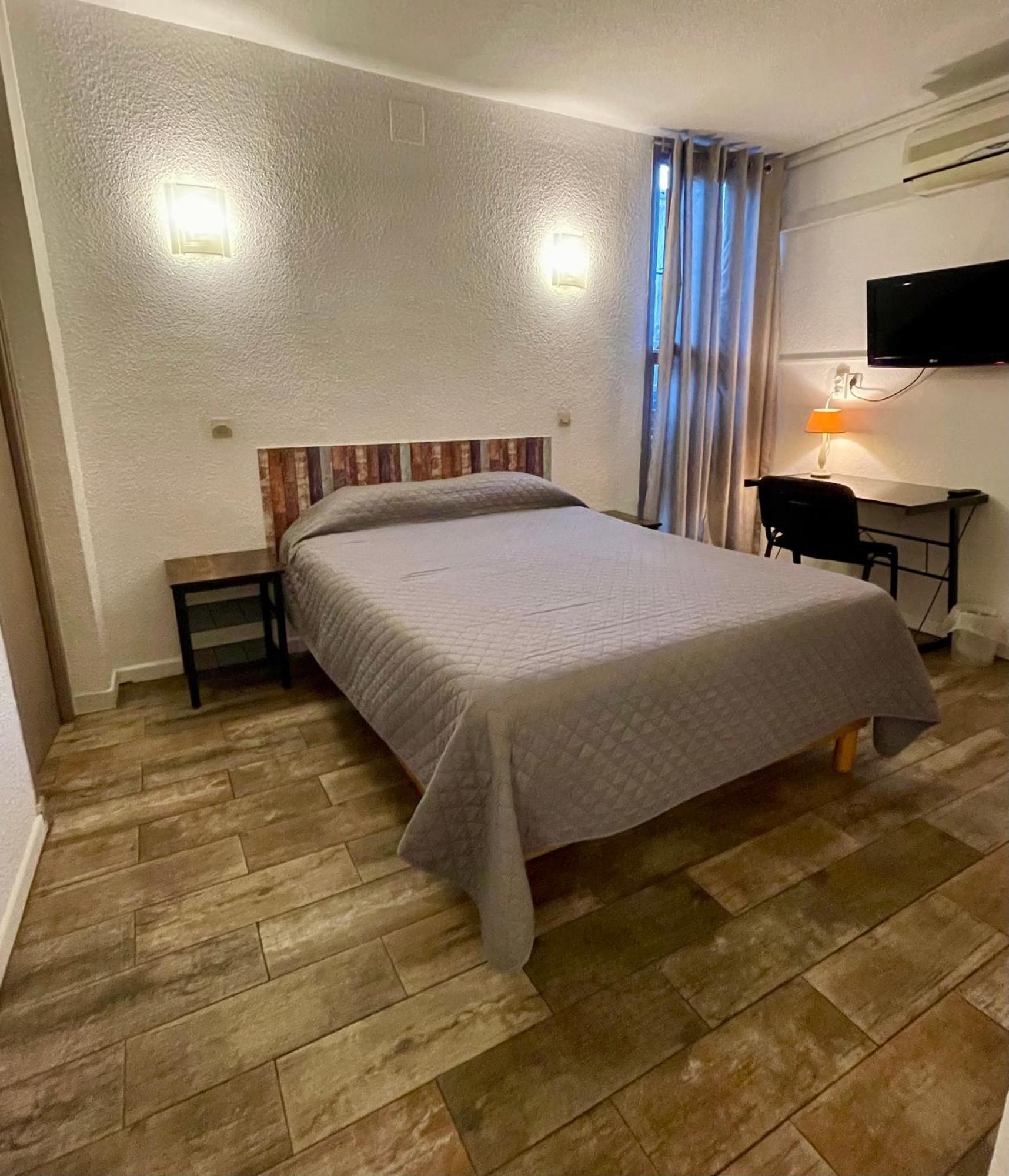 Alexander Hotel